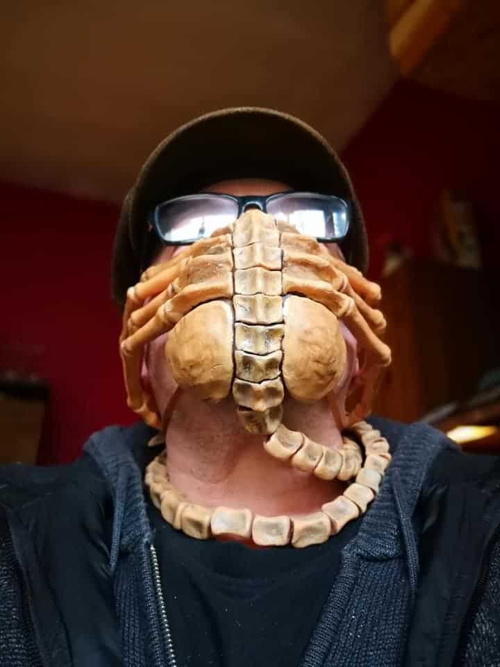 Facehugger mask wear 2