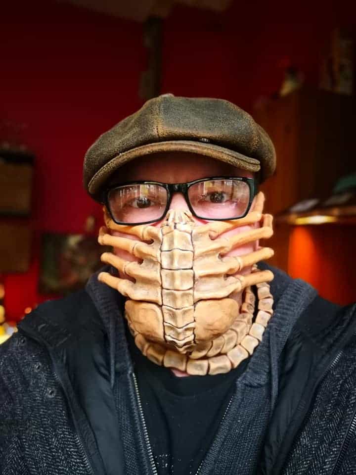 Facehugger mask