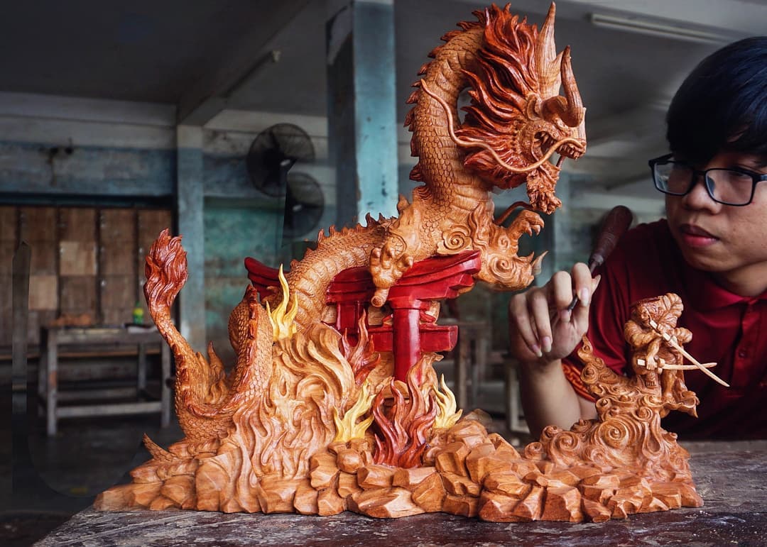 Carving Kaido vs Oden out of wood