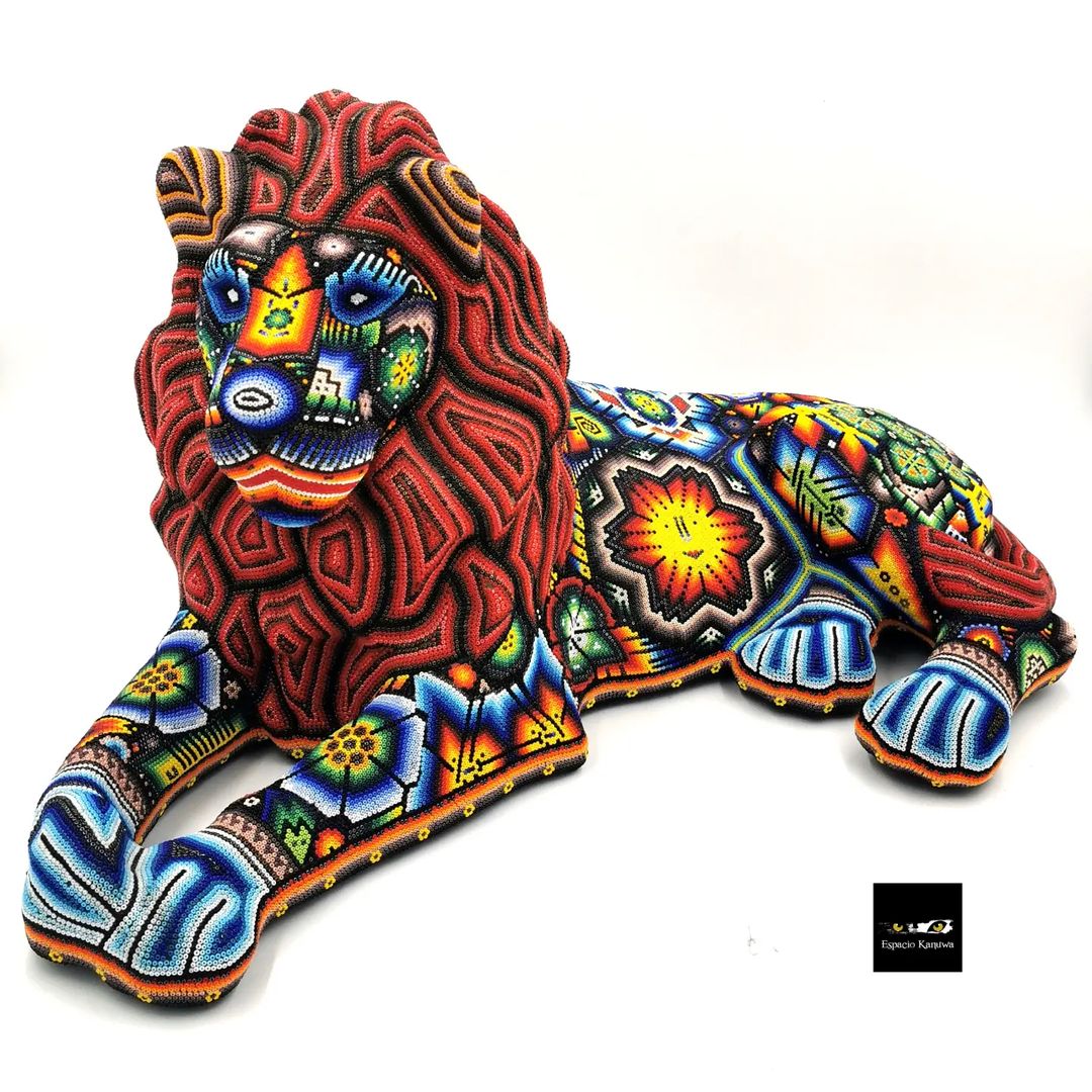 Lion by Espacio Kanuwa