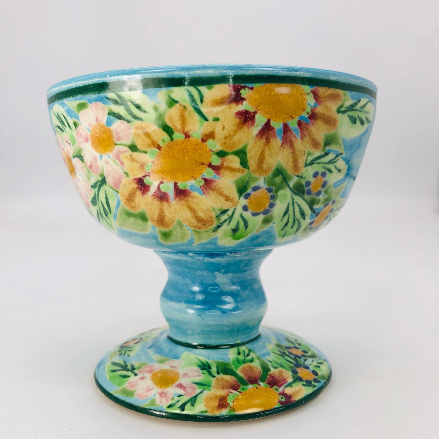 Pedestal bow by Sandy Kreyer